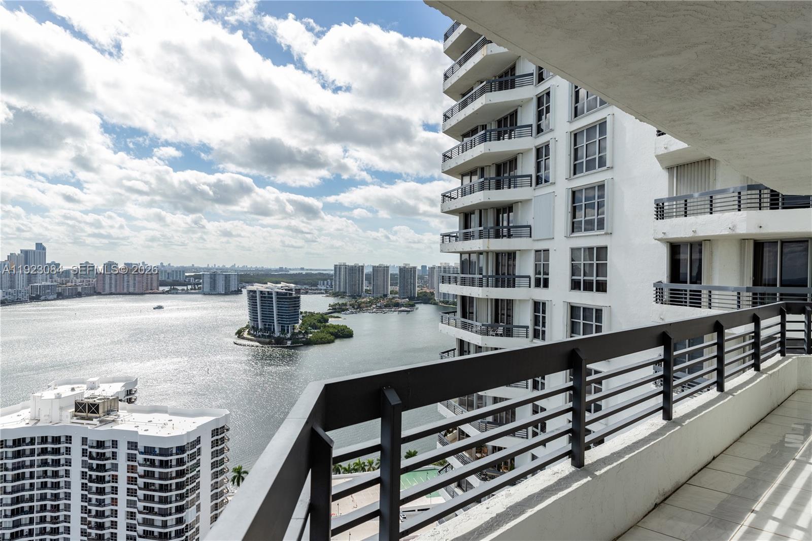 3500 Mystic Pointe Dr # 3506