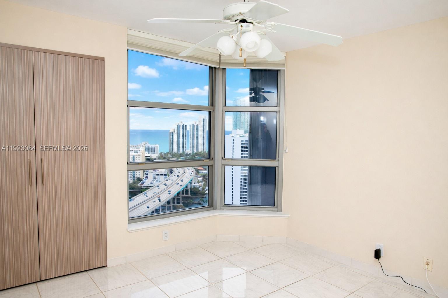 3500 Mystic Pointe Dr # 3506