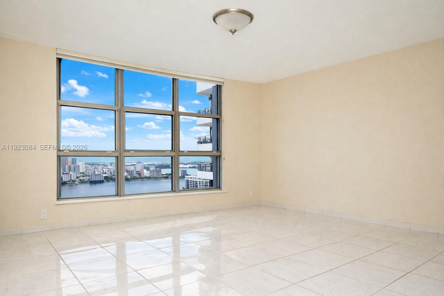 3500 Mystic Pointe Dr # 3506