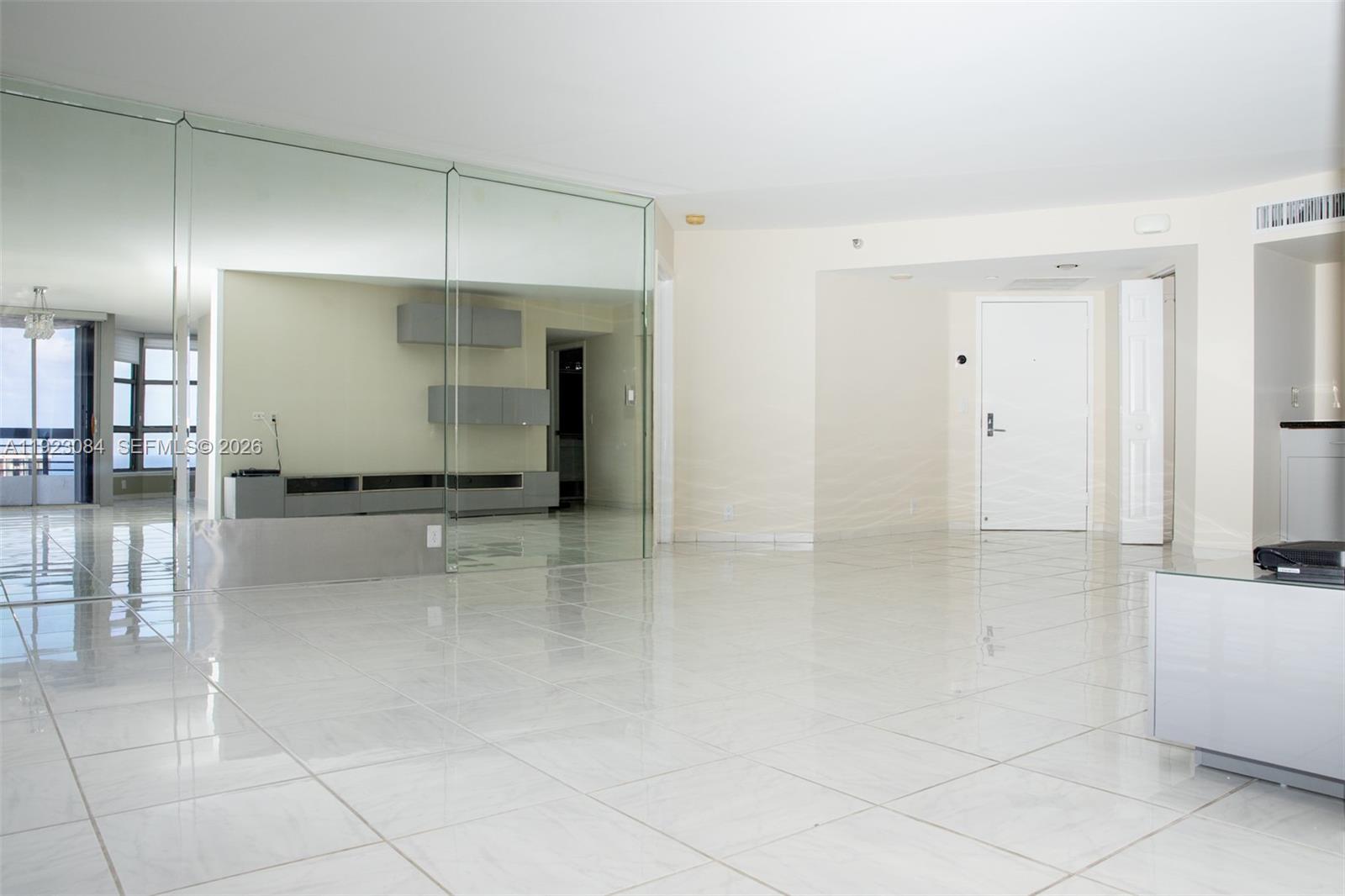 3500 Mystic Pointe Dr # 3506