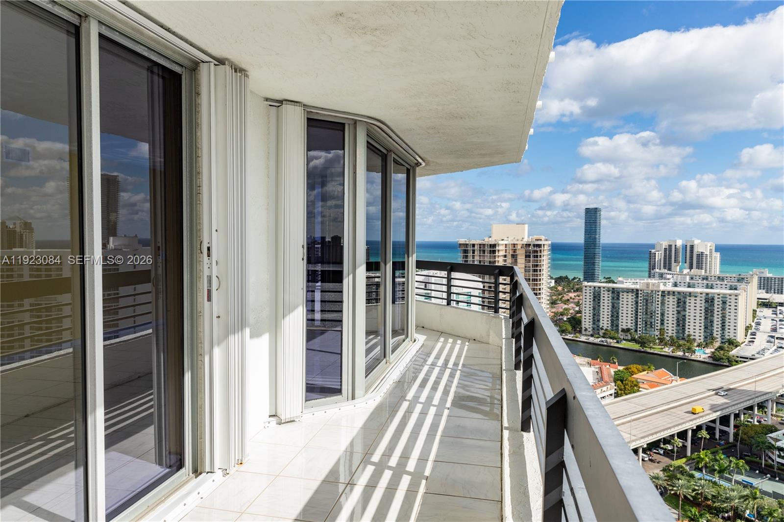 3500 Mystic Pointe Dr # 3506