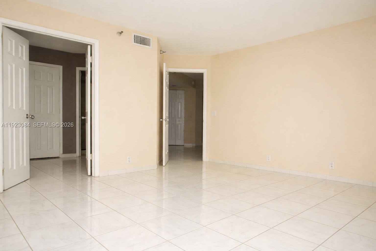 3500 Mystic Pointe Dr # 3506