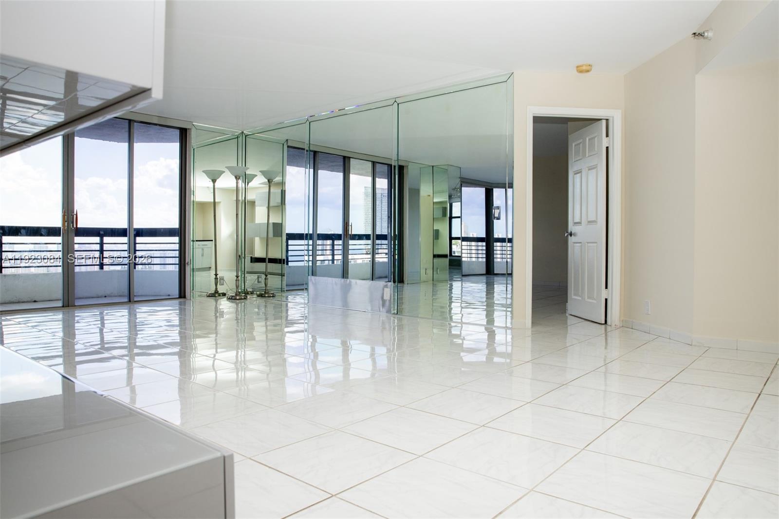 3500 Mystic Pointe Dr # 3506