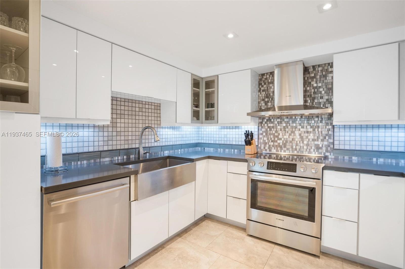 5225 Collins Ave # 1221