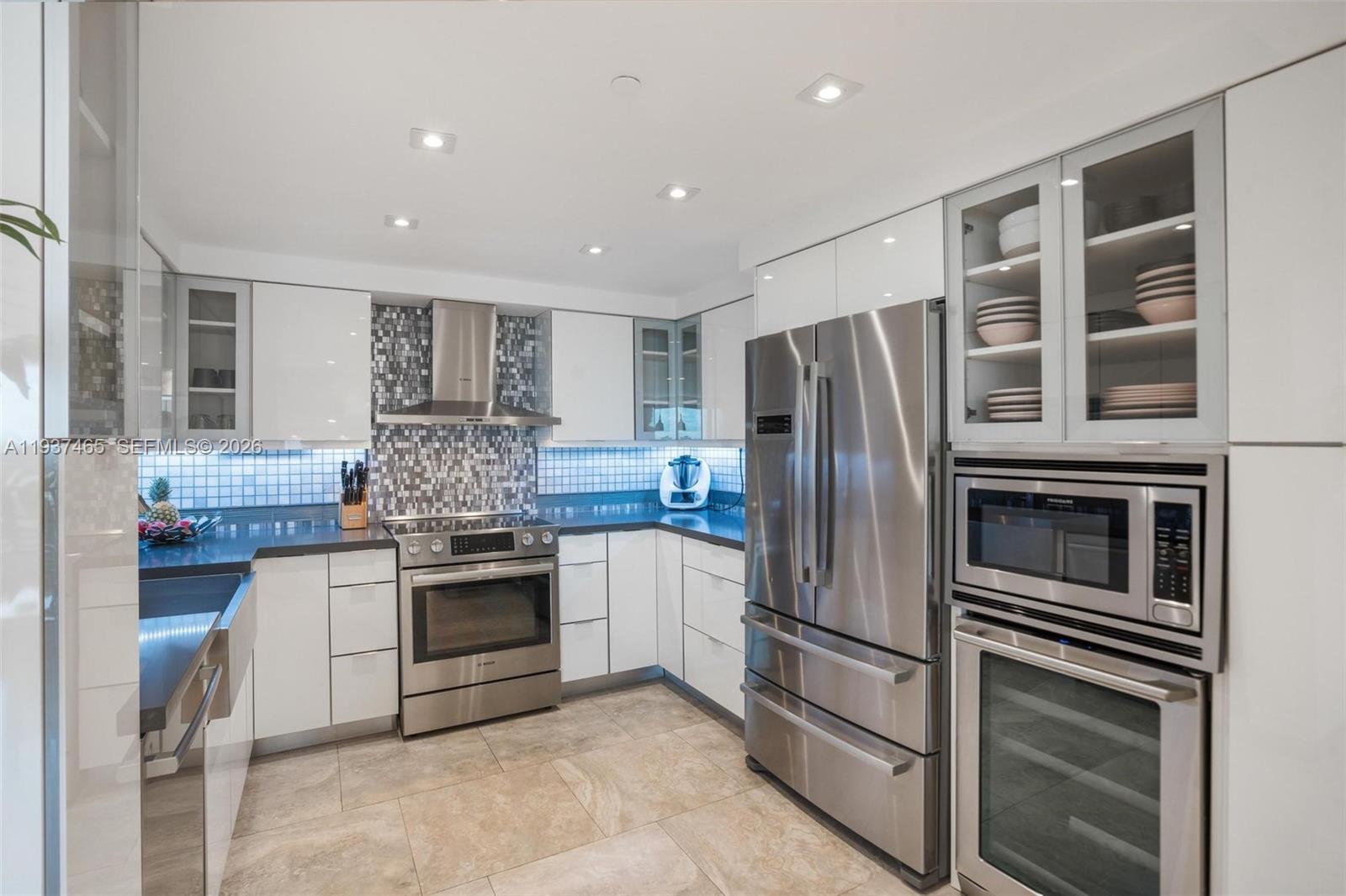 5225 Collins Ave # 1221