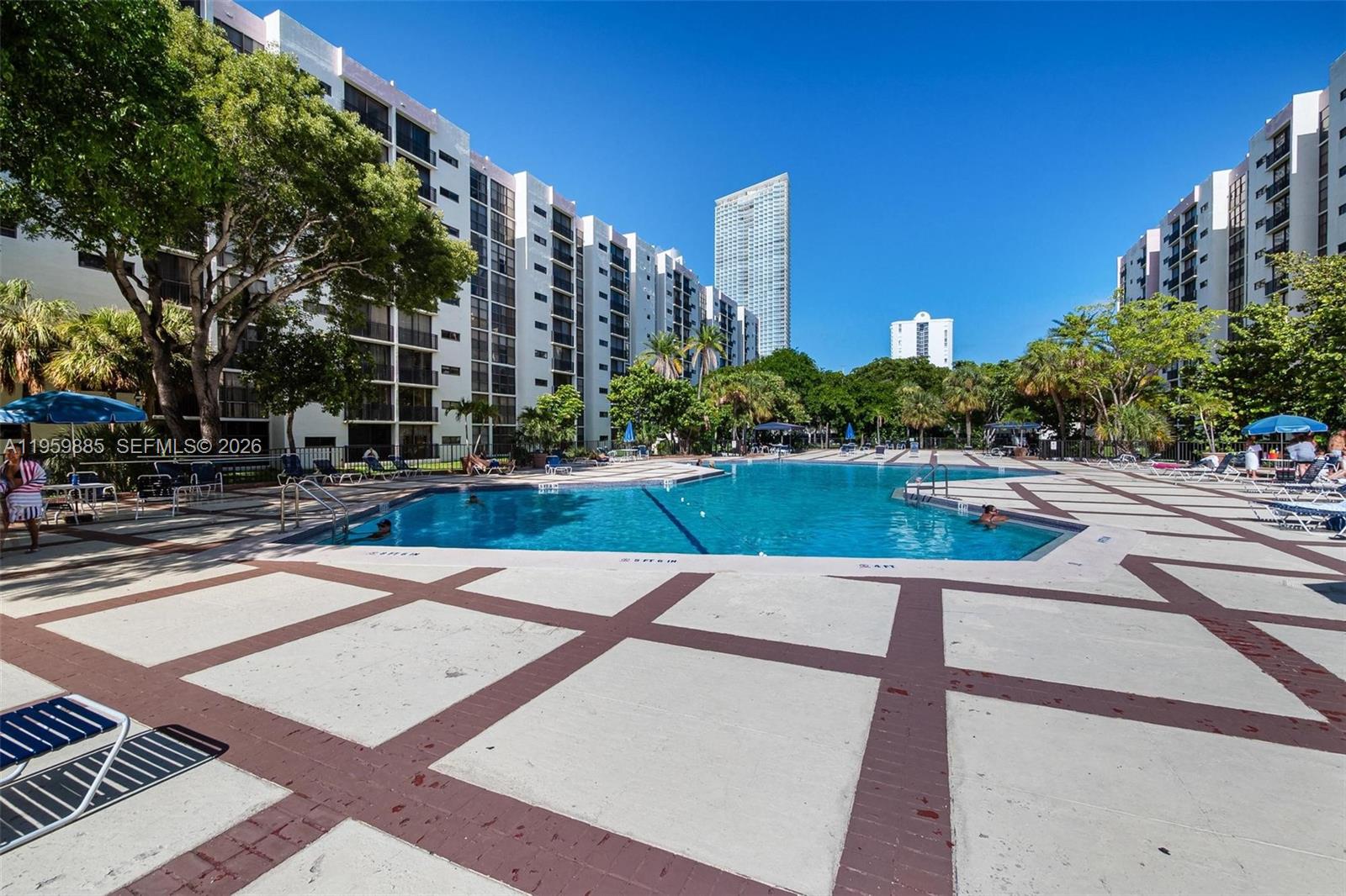 16909 N Bay Rd # 305