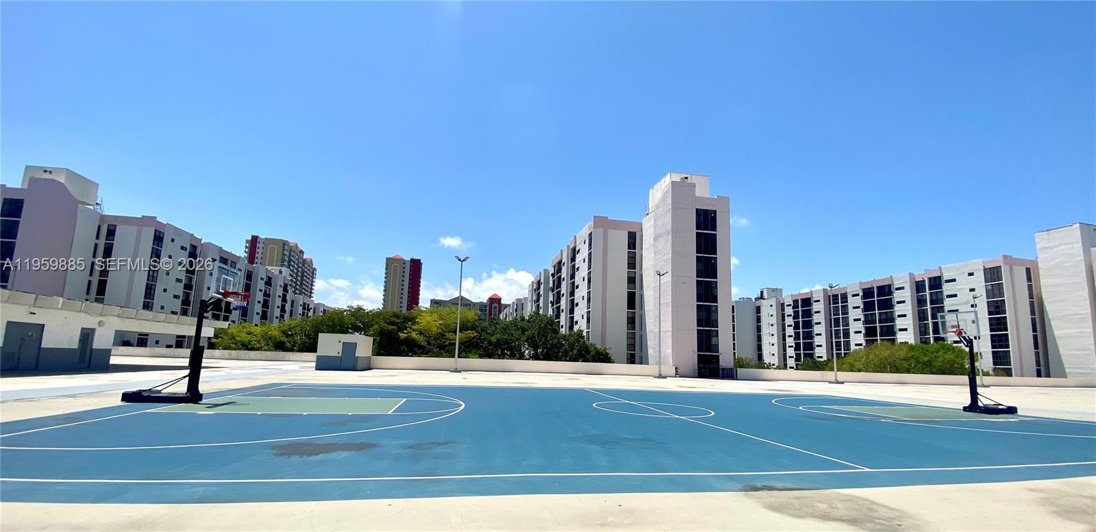 16909 N Bay Rd # 305