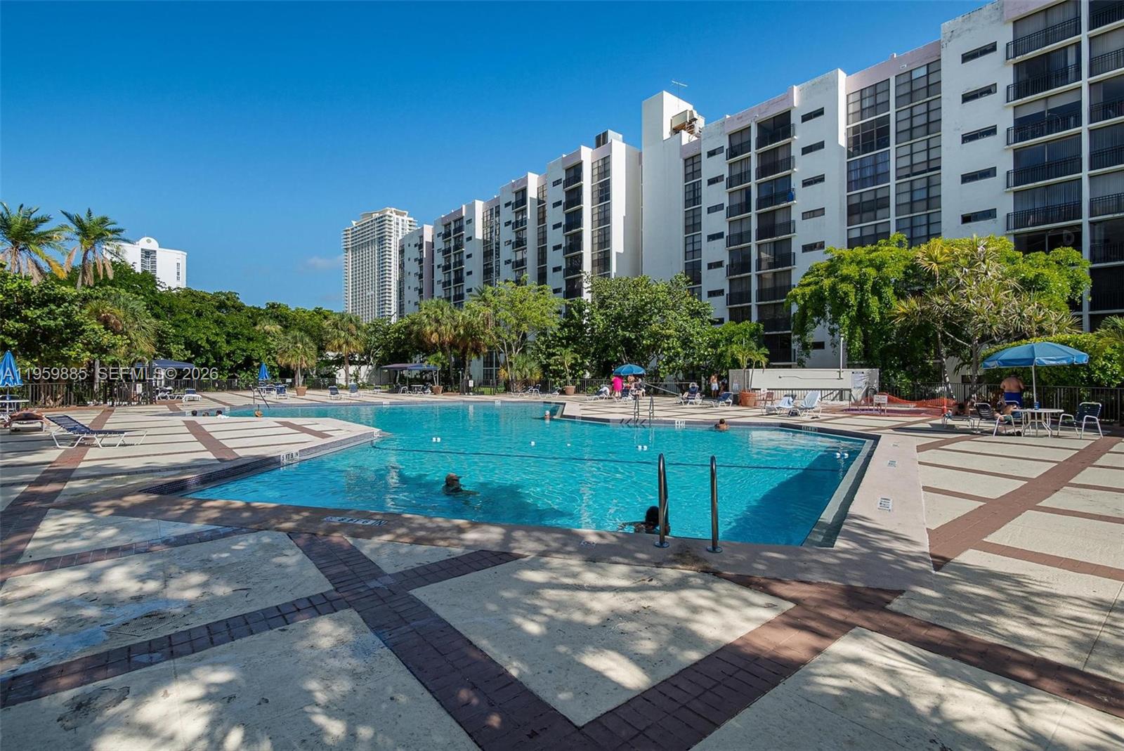 16909 N Bay Rd # 305