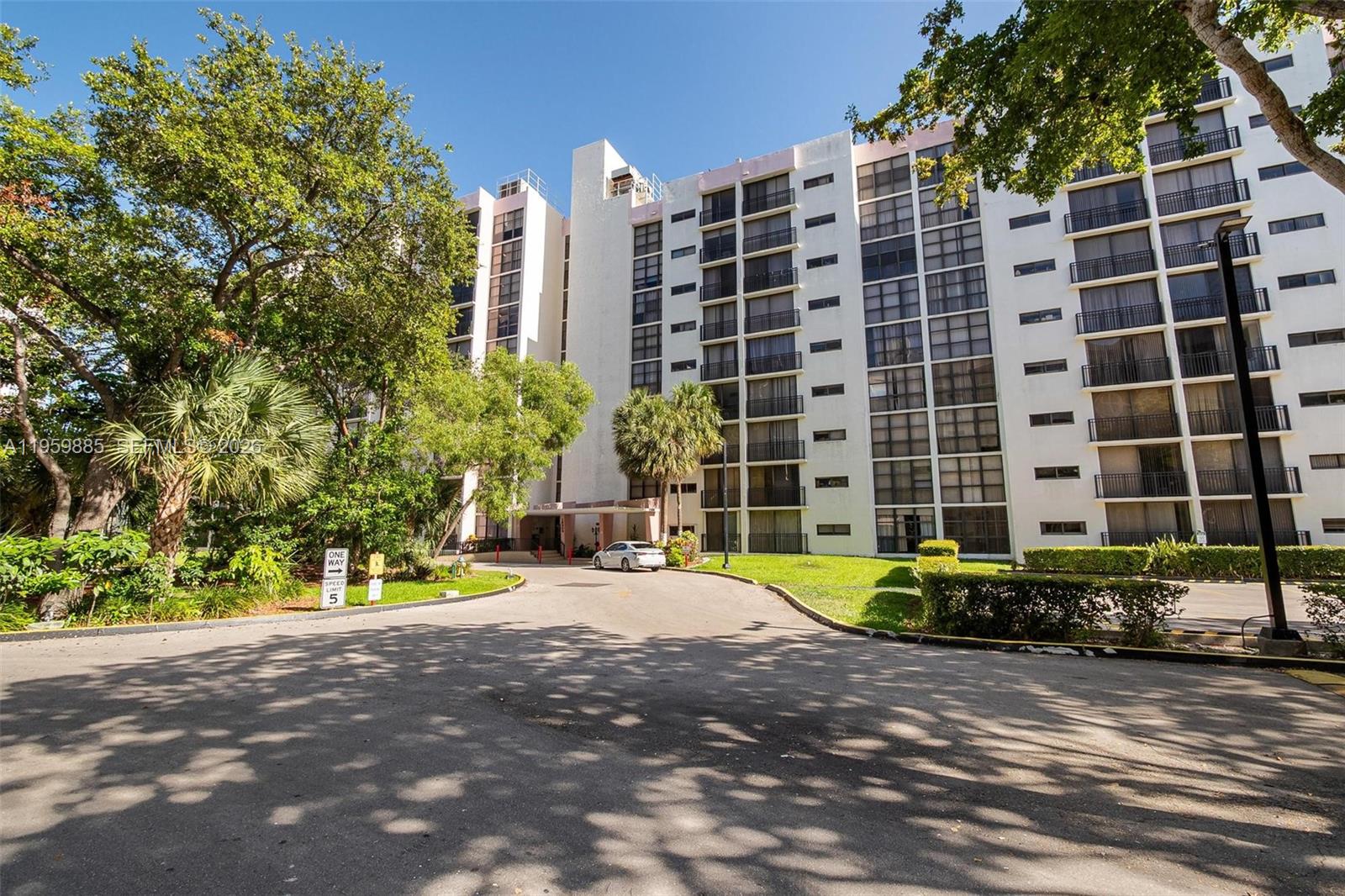 16909 N Bay Rd # 305