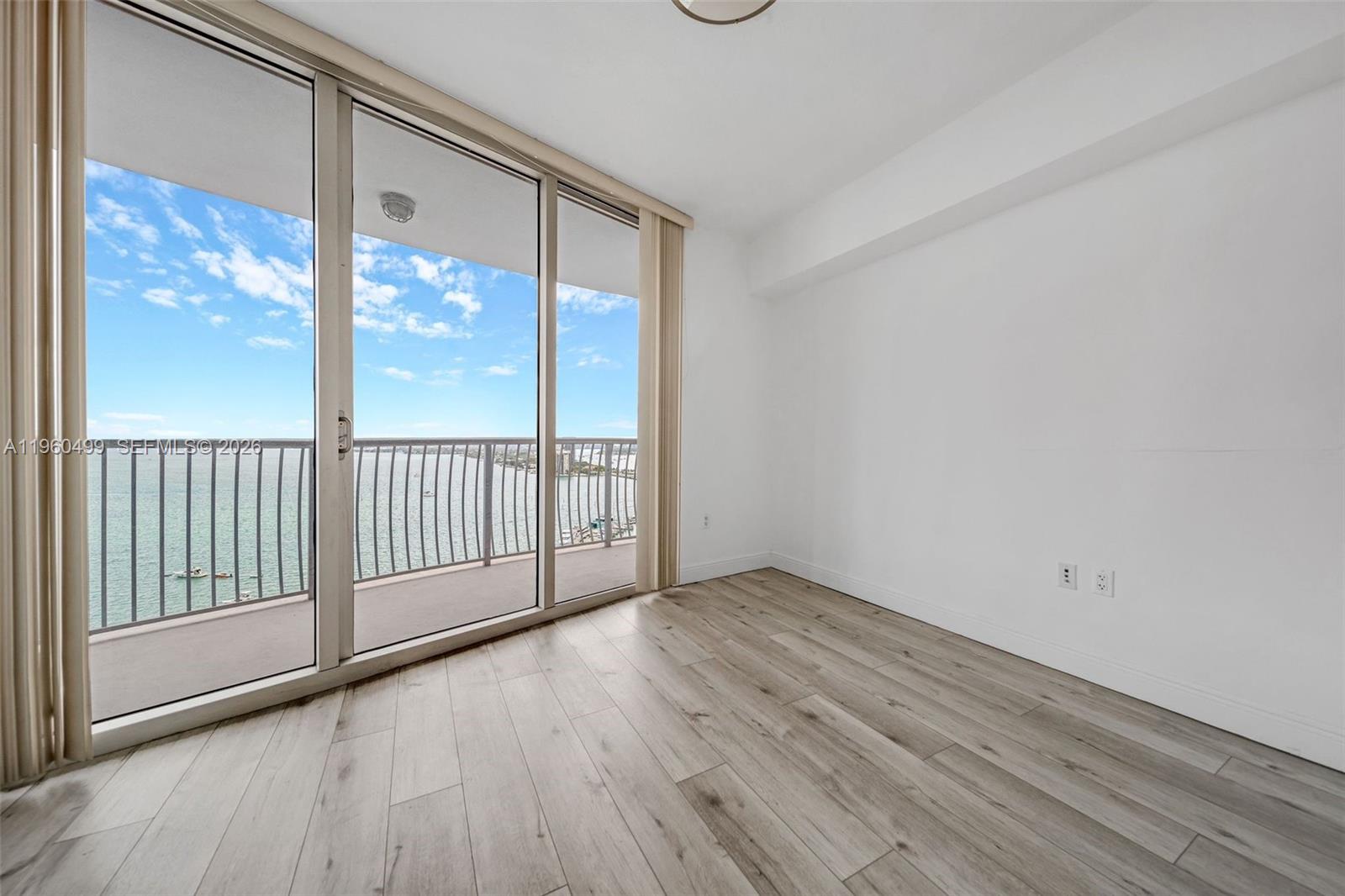 1750 N Bayshore Dr # 2001