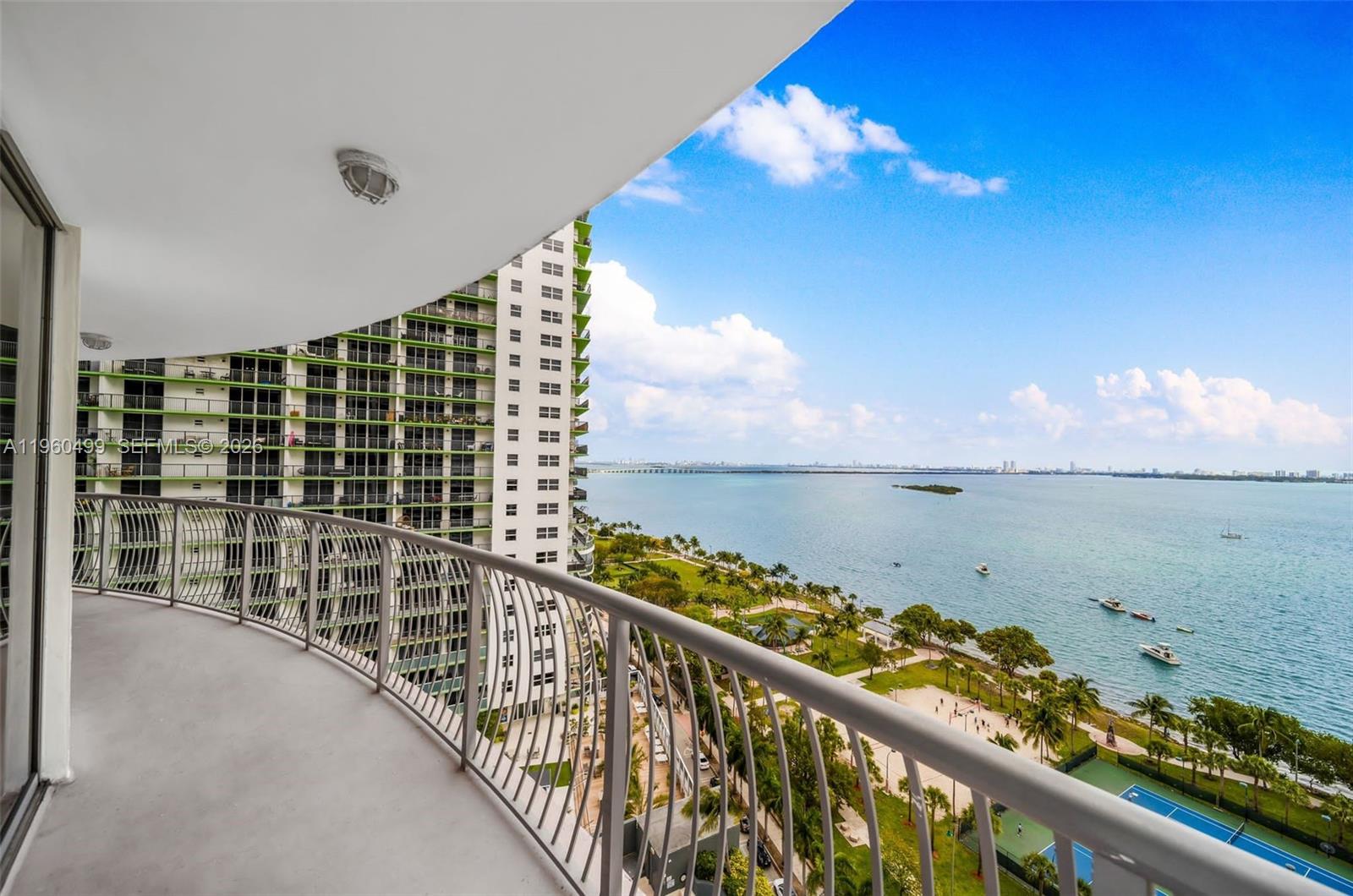 1750 N Bayshore Dr # 2001