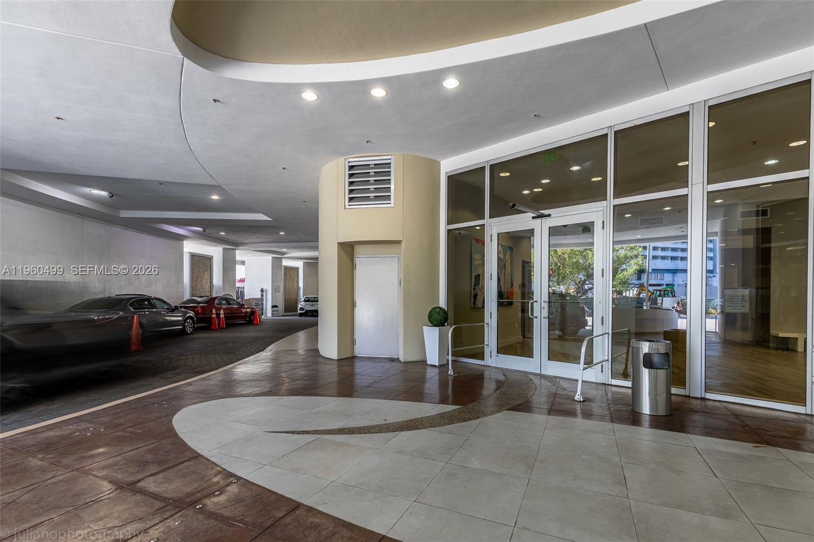 1750 N Bayshore Dr # 2001
