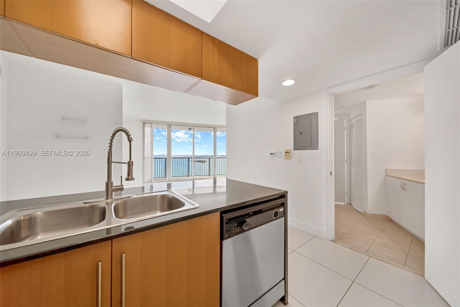 1750 N Bayshore Dr # 2001
