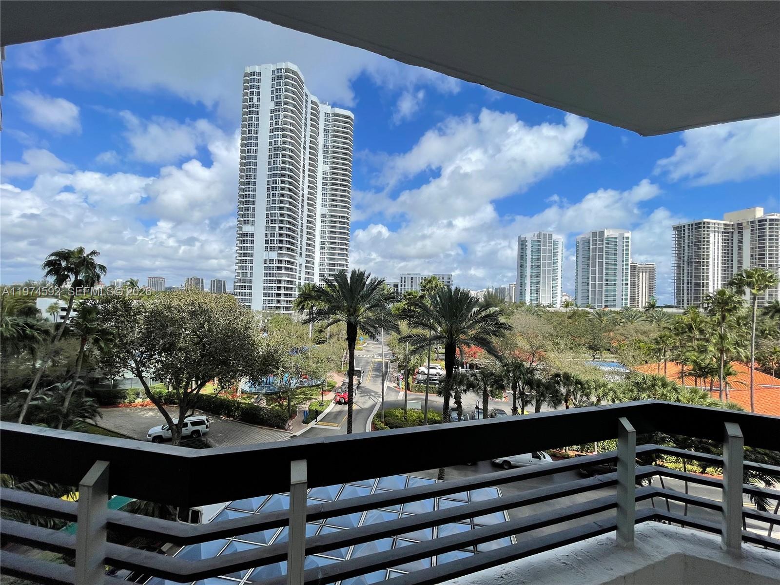 3600 Mystic Pointe Dr # 610