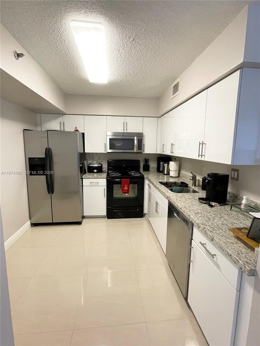 3600 Mystic Pointe Dr # 610