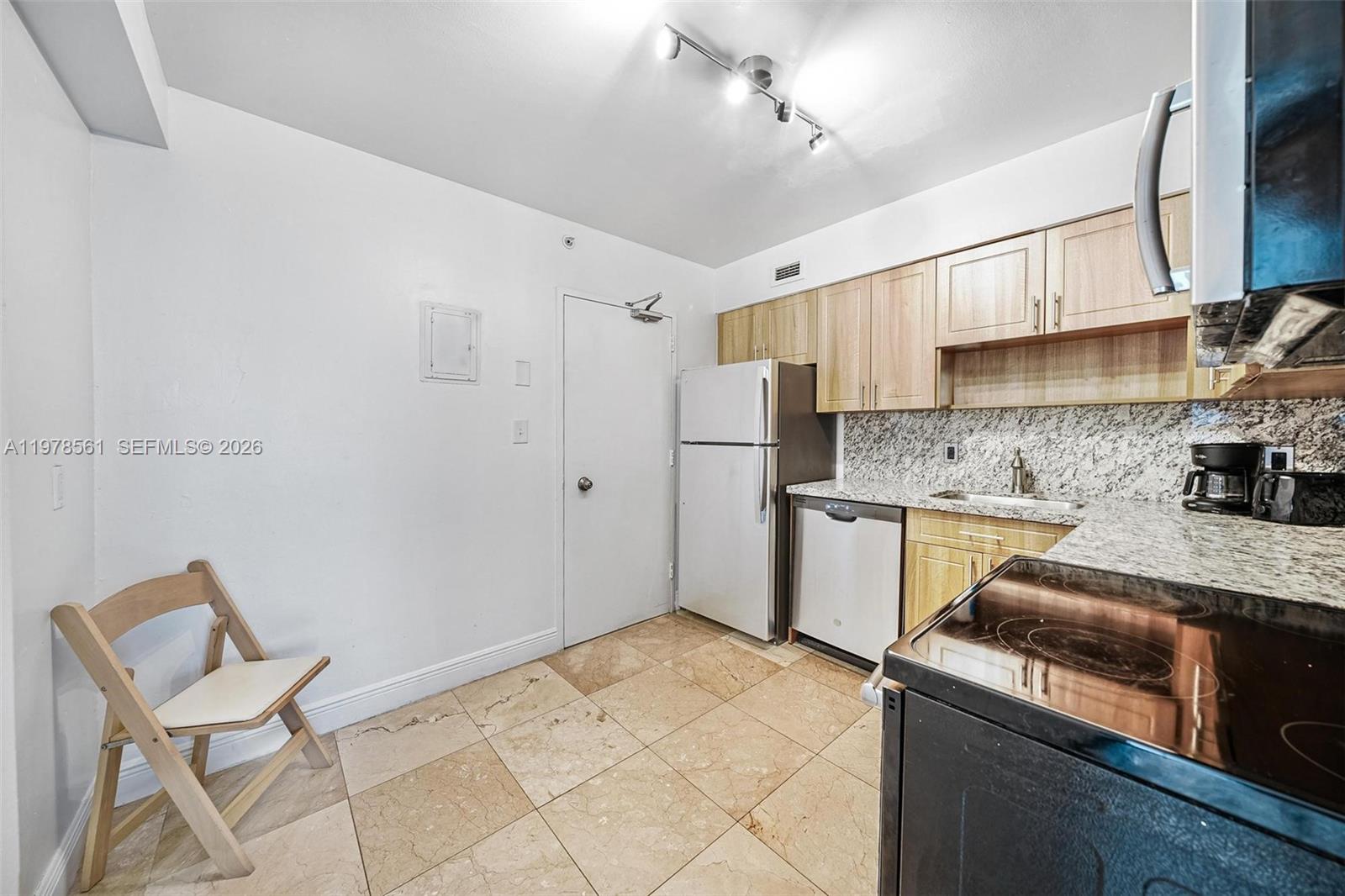 5101 Collins Ave # 11K