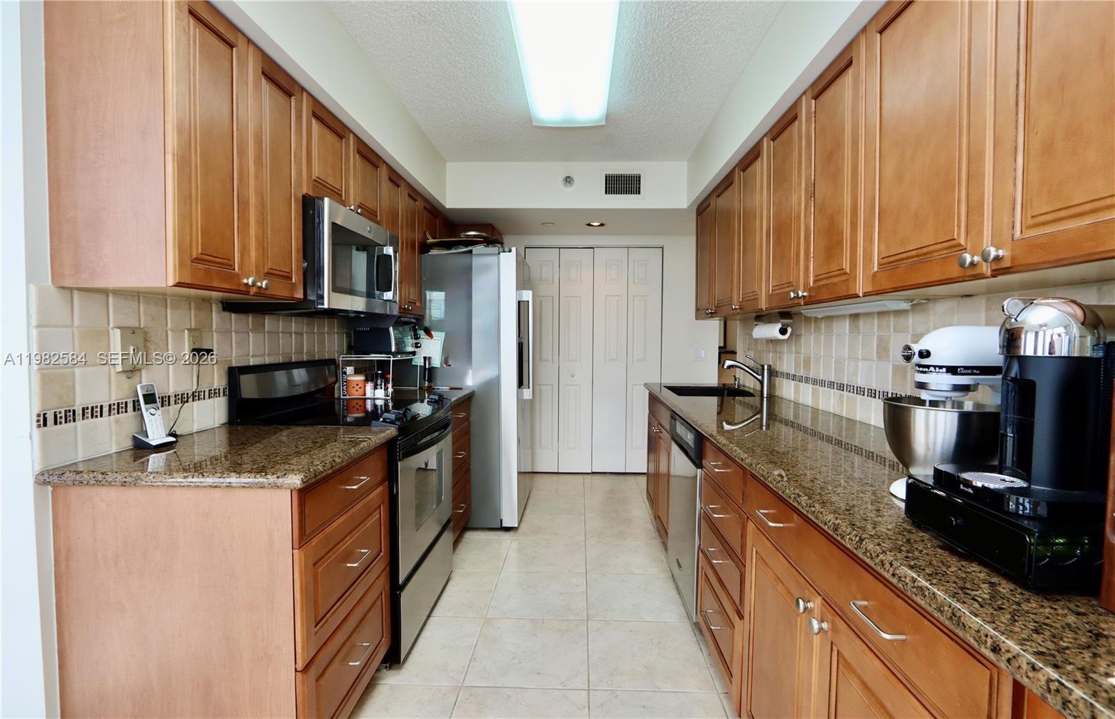 3500 Mystic Pointe Dr # 3701