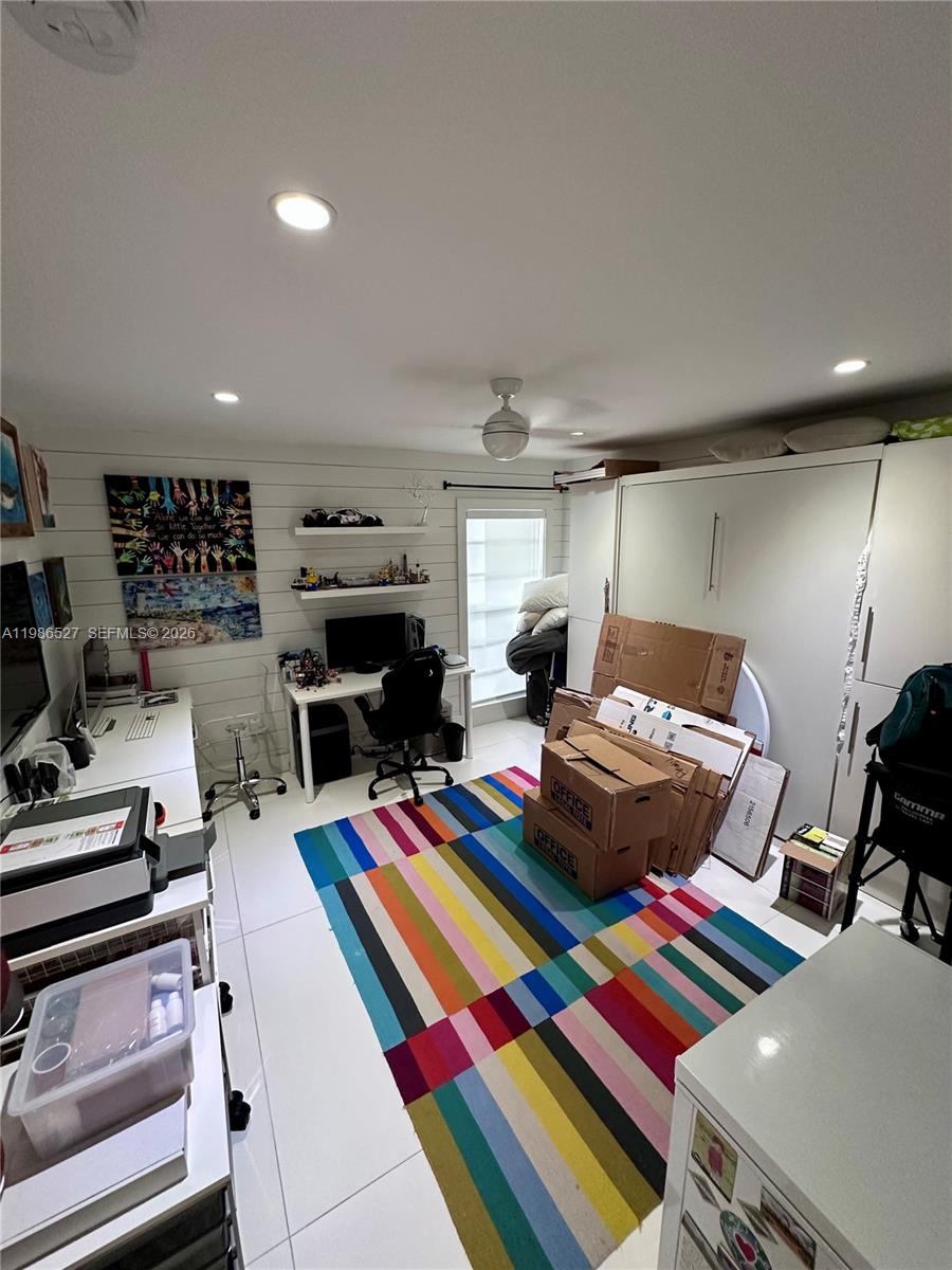 166 HARBOR DR # 6B
