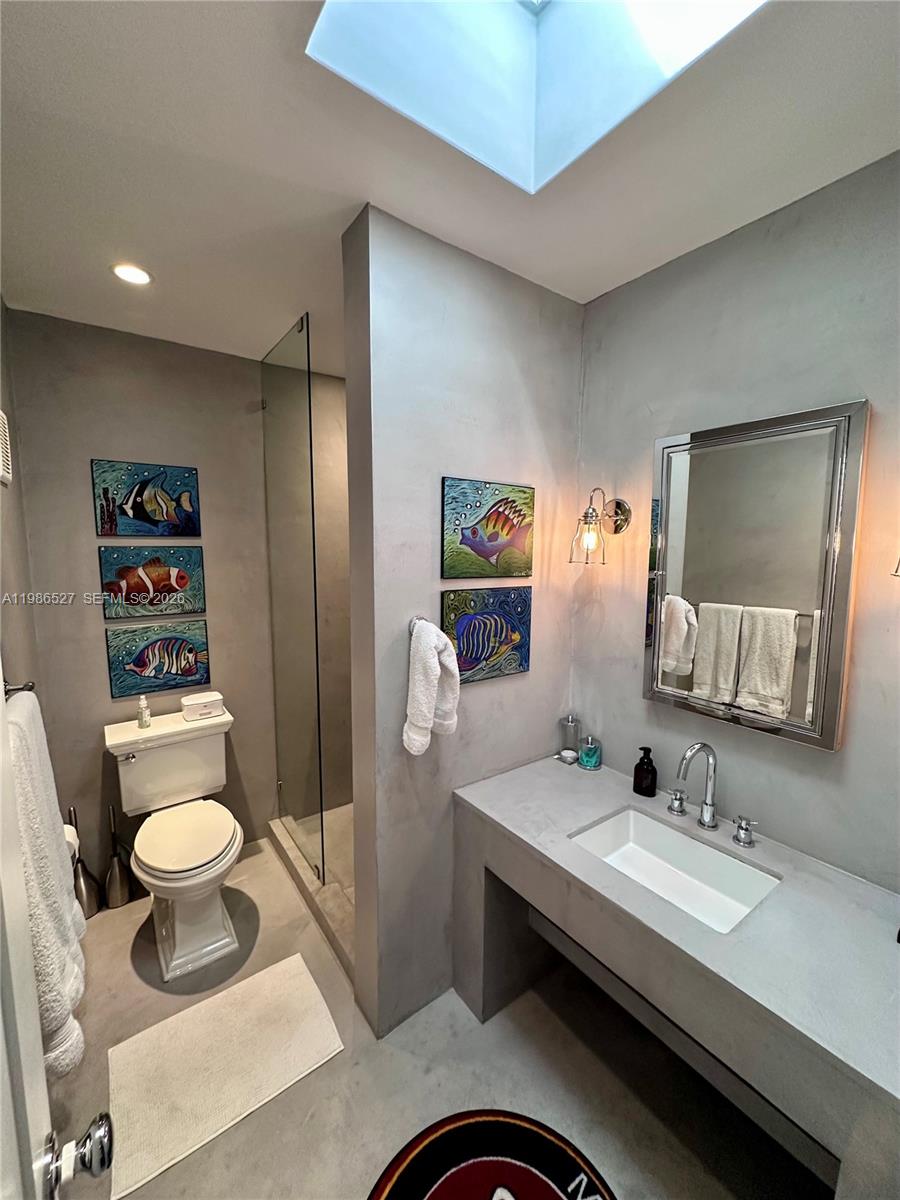 166 HARBOR DR # 6B