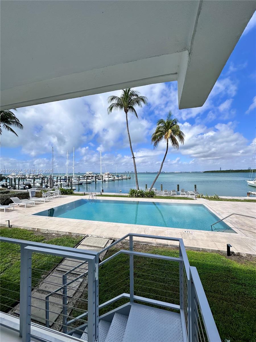 166 HARBOR DR # 6B