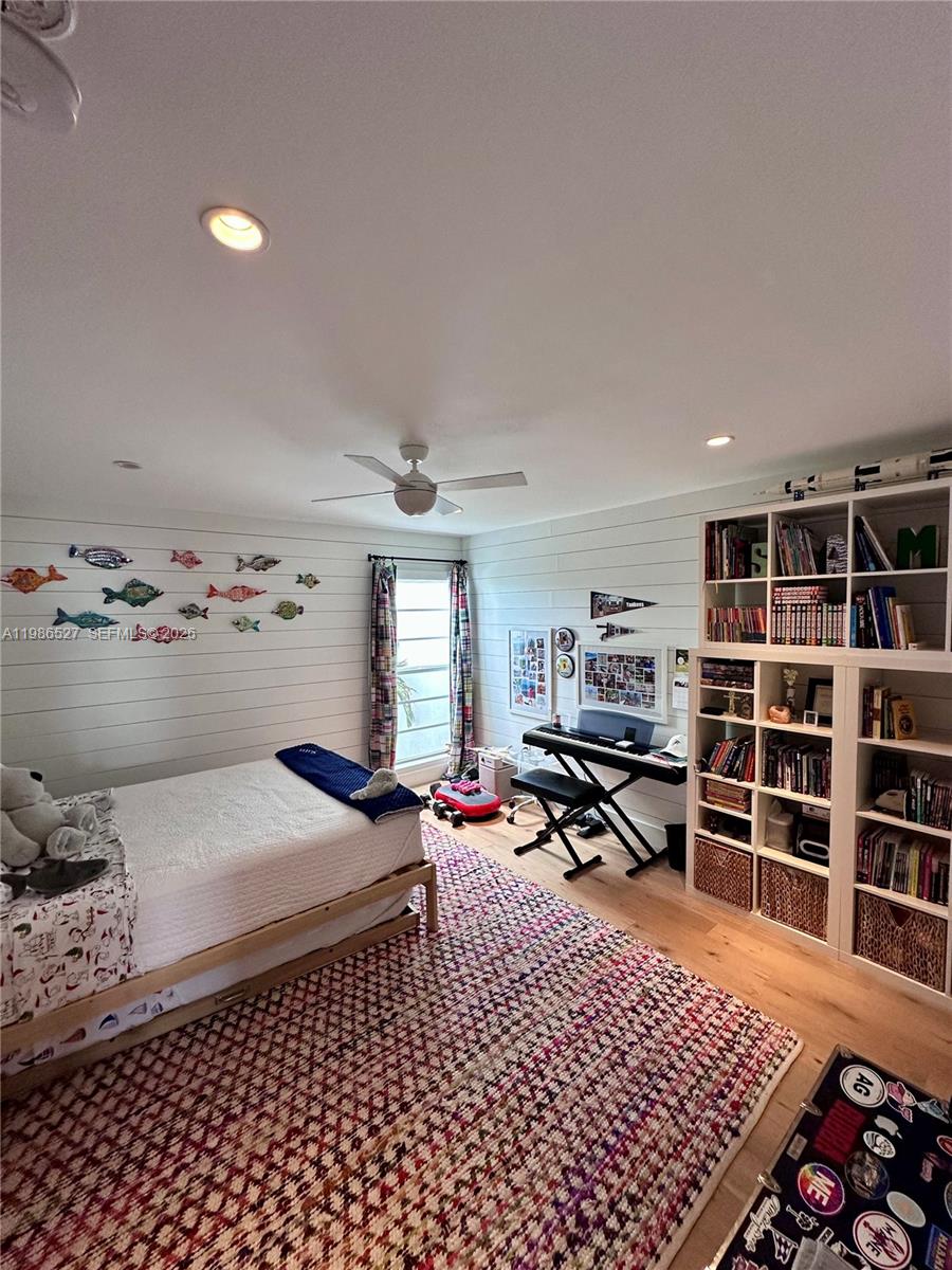 166 HARBOR DR # 6B
