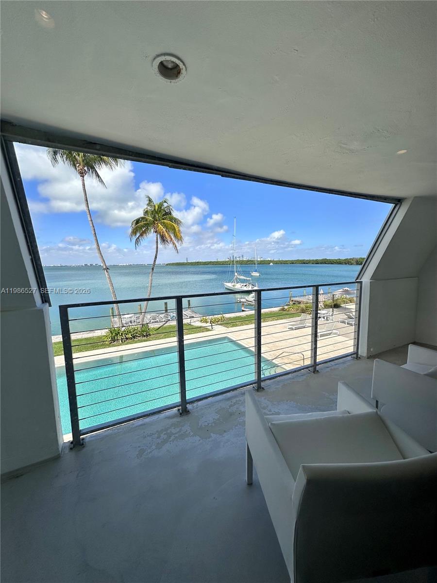 166 HARBOR DR # 6B