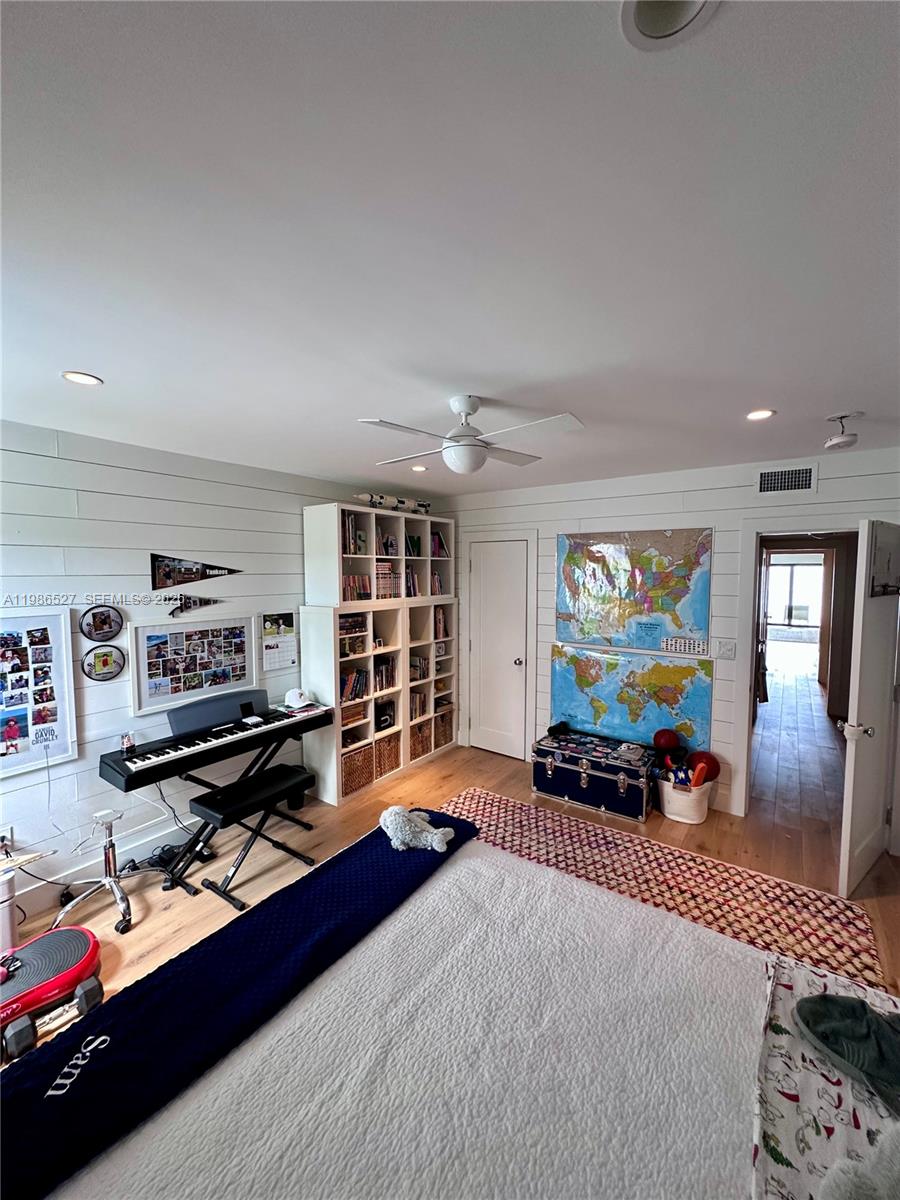 166 HARBOR DR # 6B