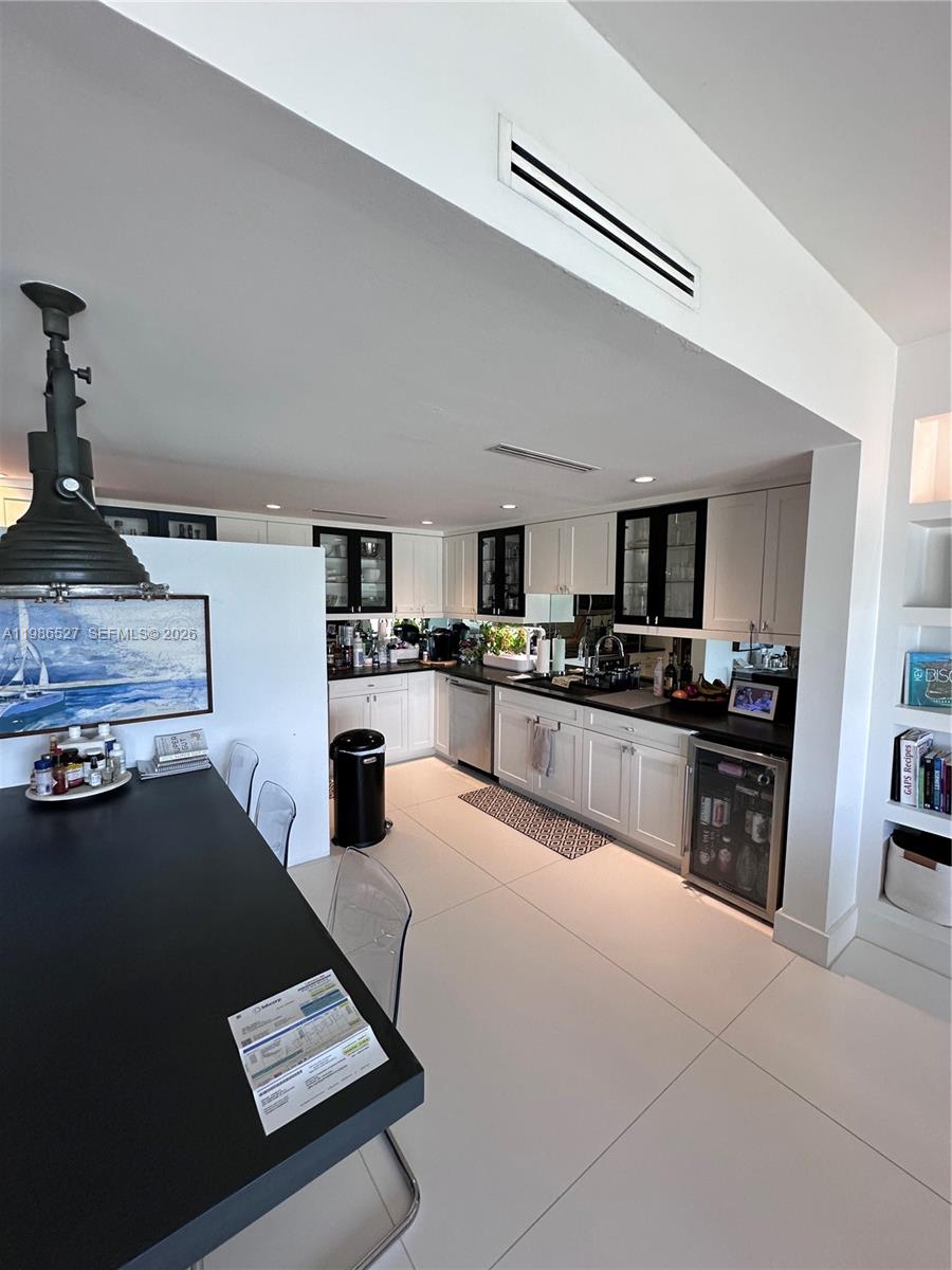 166 HARBOR DR # 6B