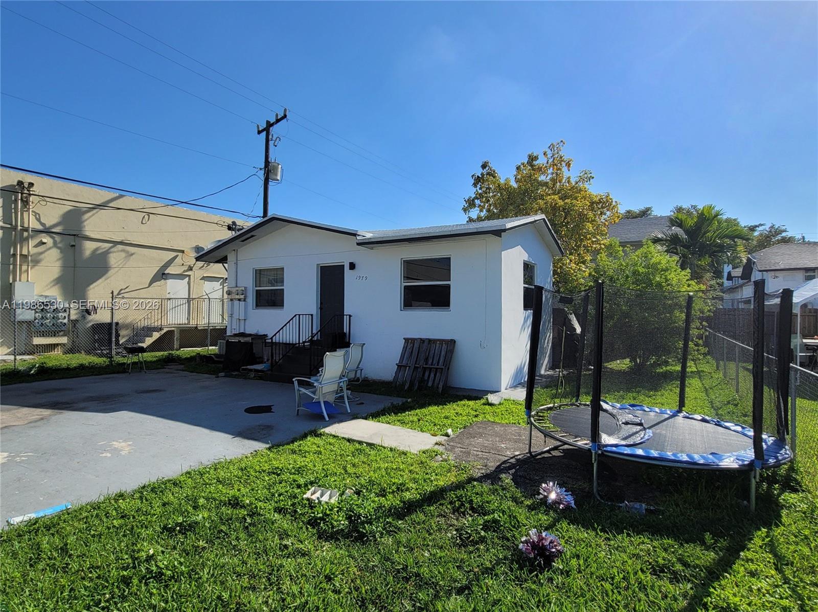 1975 NW 24th Ct