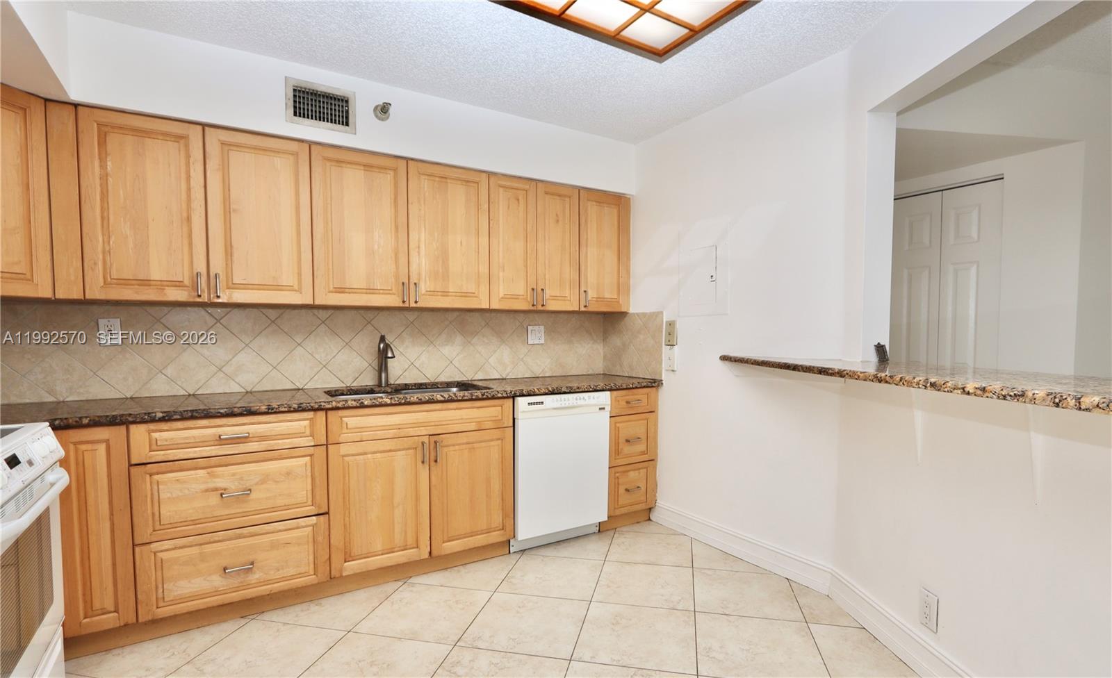3500 Mystic Pointe Dr # 1207