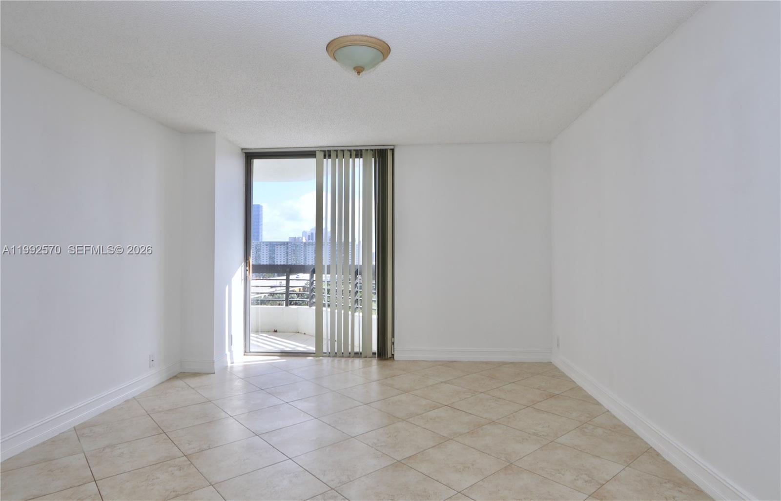 3500 Mystic Pointe Dr # 1207