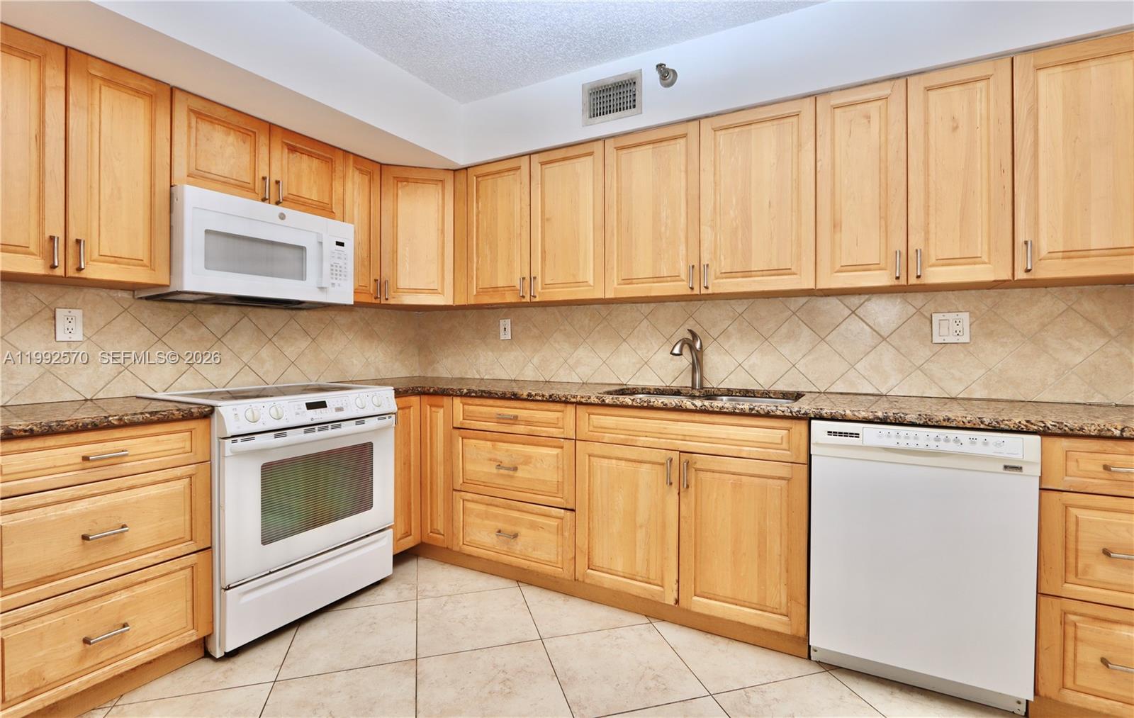 3500 Mystic Pointe Dr # 1207