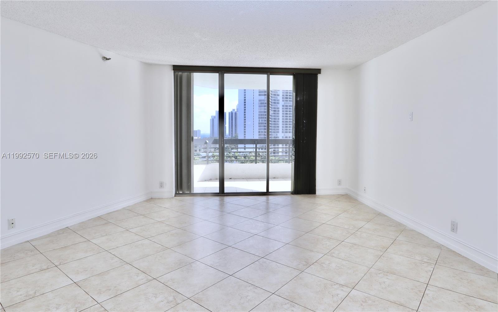 3500 Mystic Pointe Dr # 1207