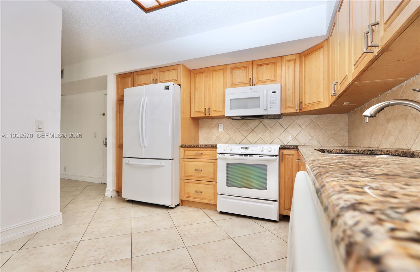3500 Mystic Pointe Dr # 1207