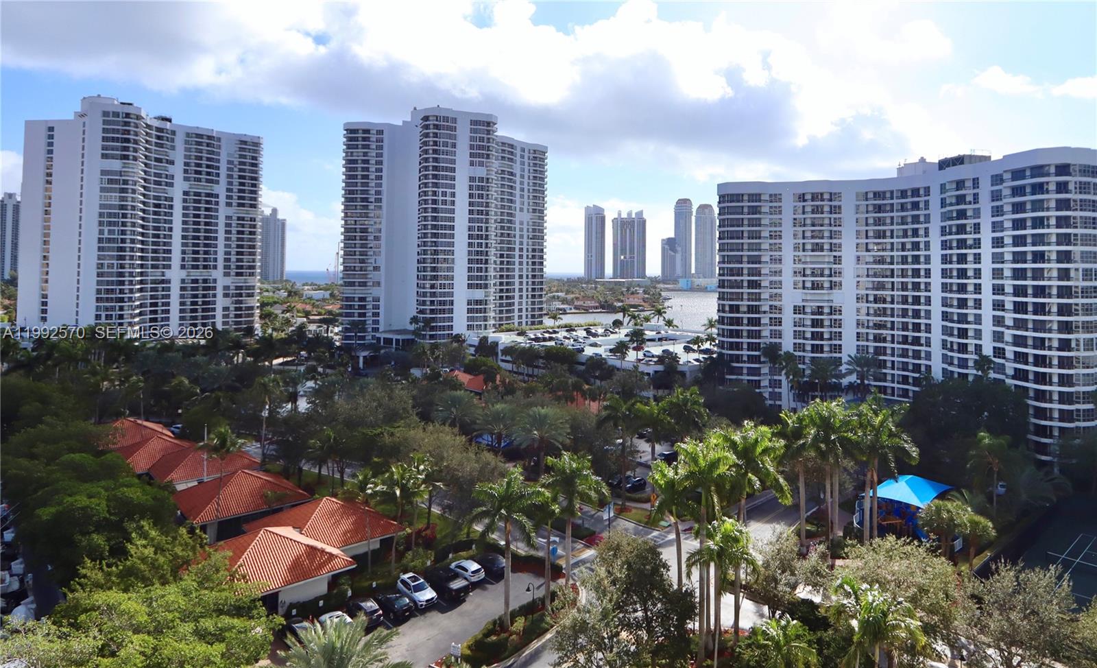 3500 Mystic Pointe Dr # 1207