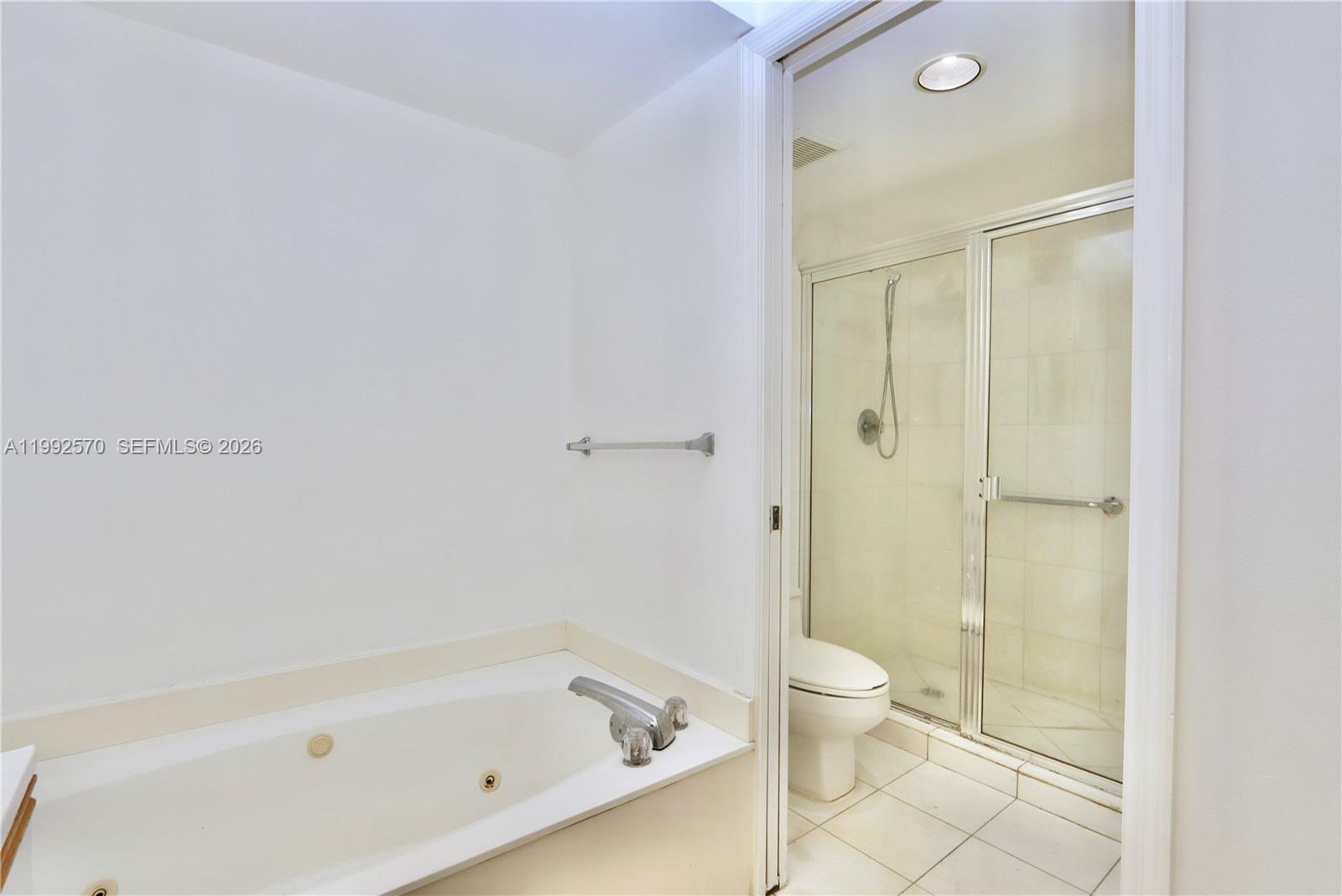 3500 Mystic Pointe Dr # 1207