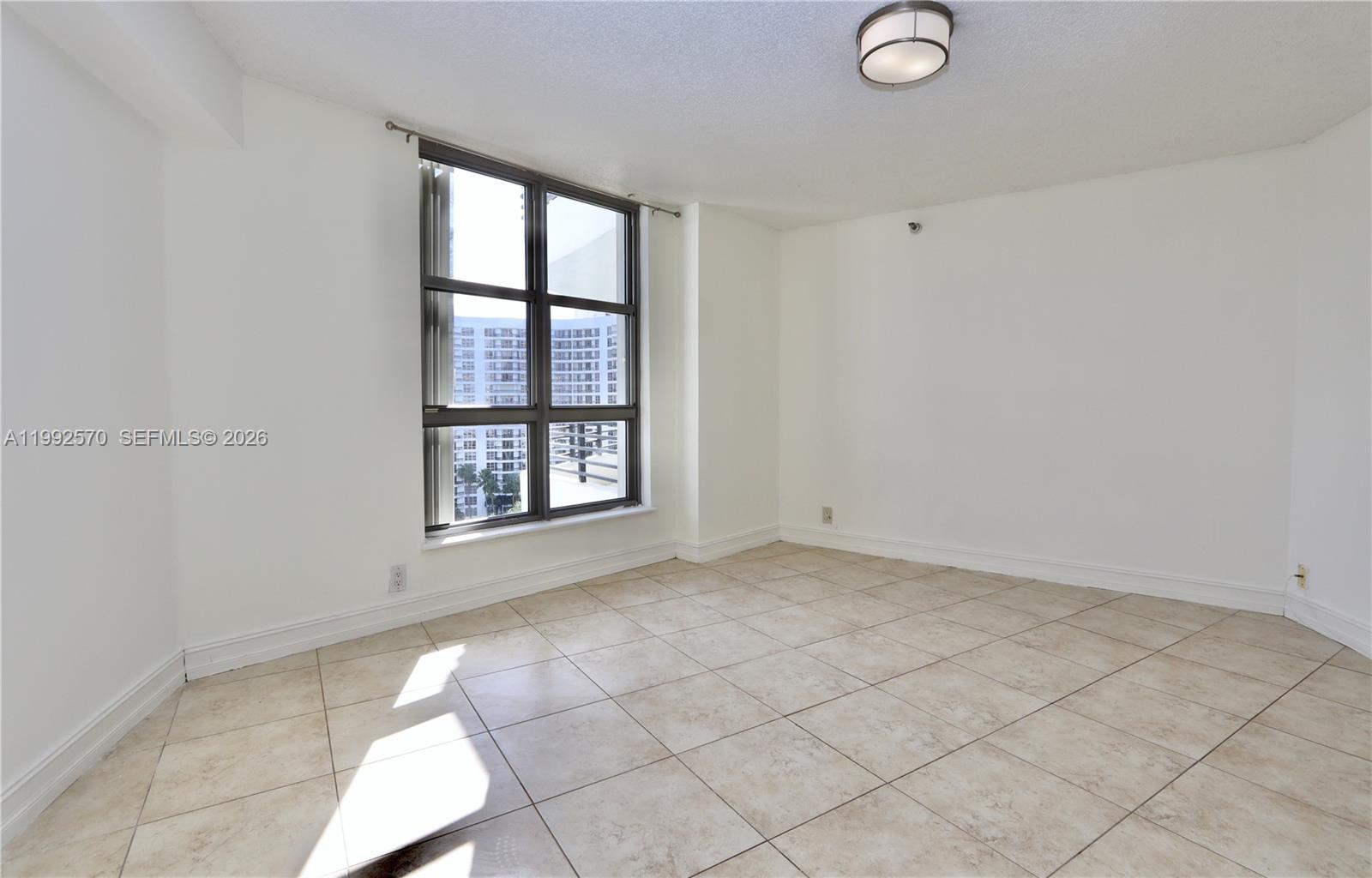 3500 Mystic Pointe Dr # 1207
