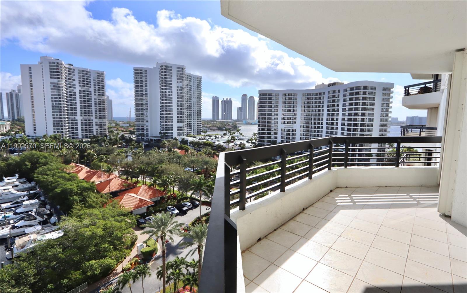3500 Mystic Pointe Dr # 1207