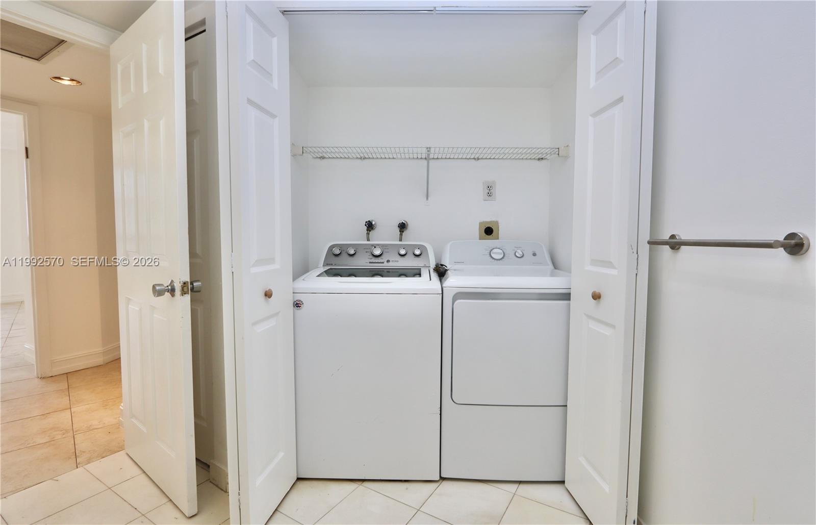 3500 Mystic Pointe Dr # 1207