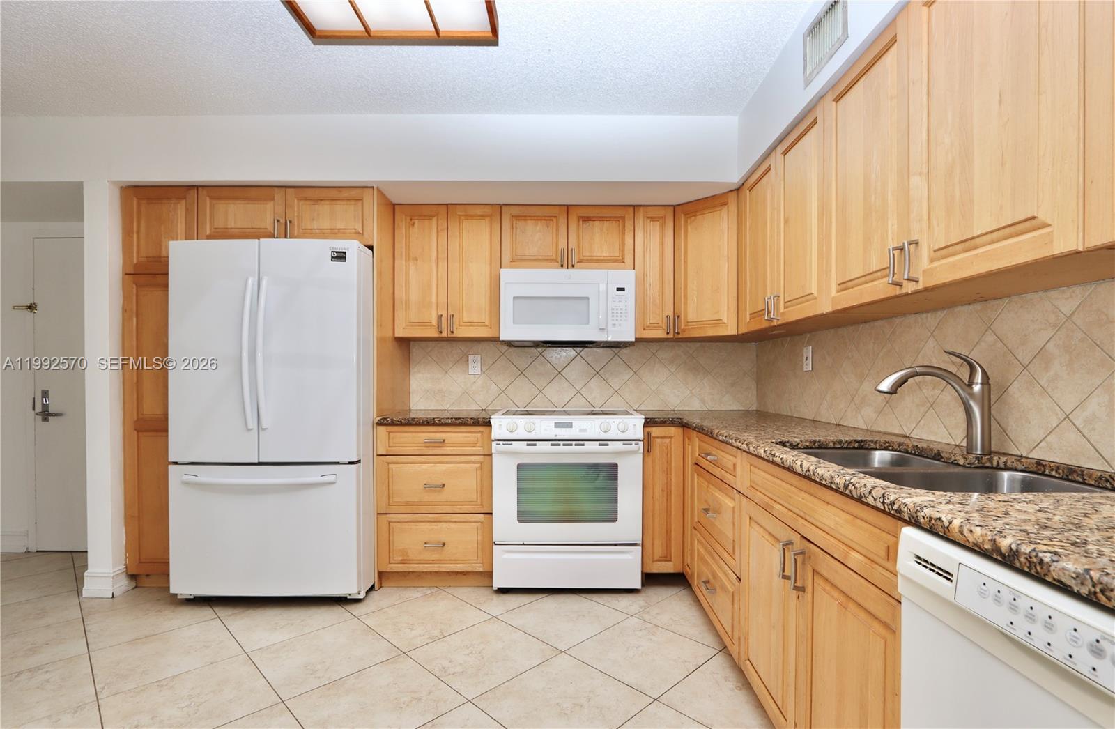 3500 Mystic Pointe Dr # 1207