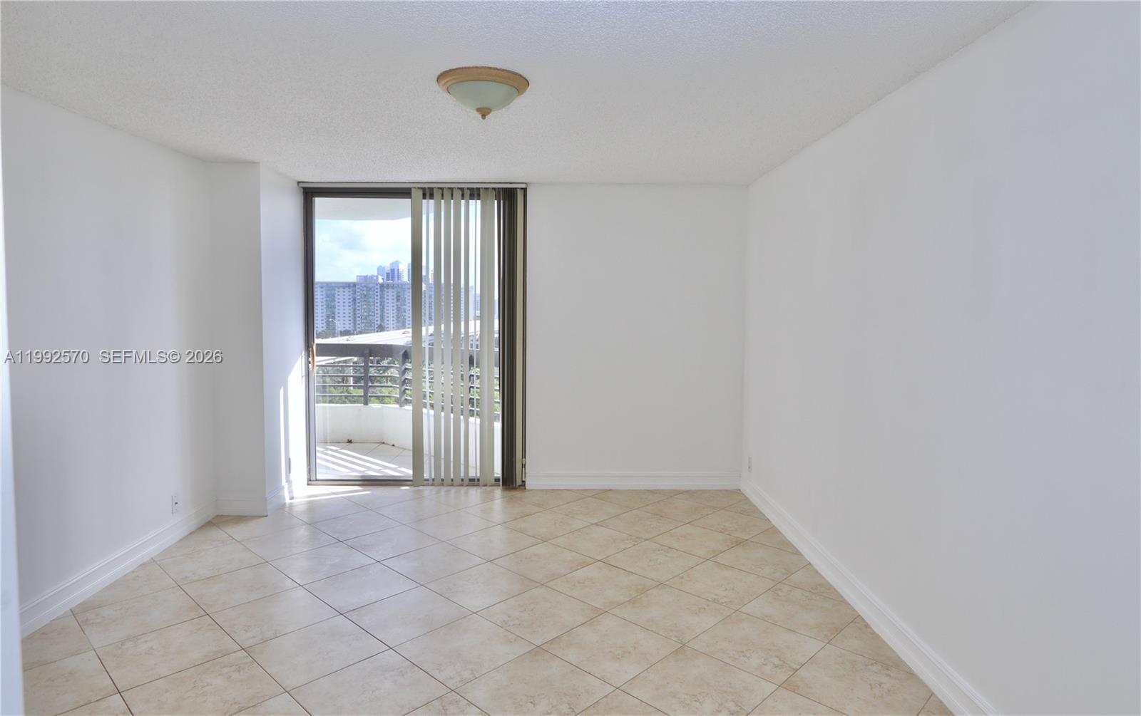 3500 Mystic Pointe Dr # 1207
