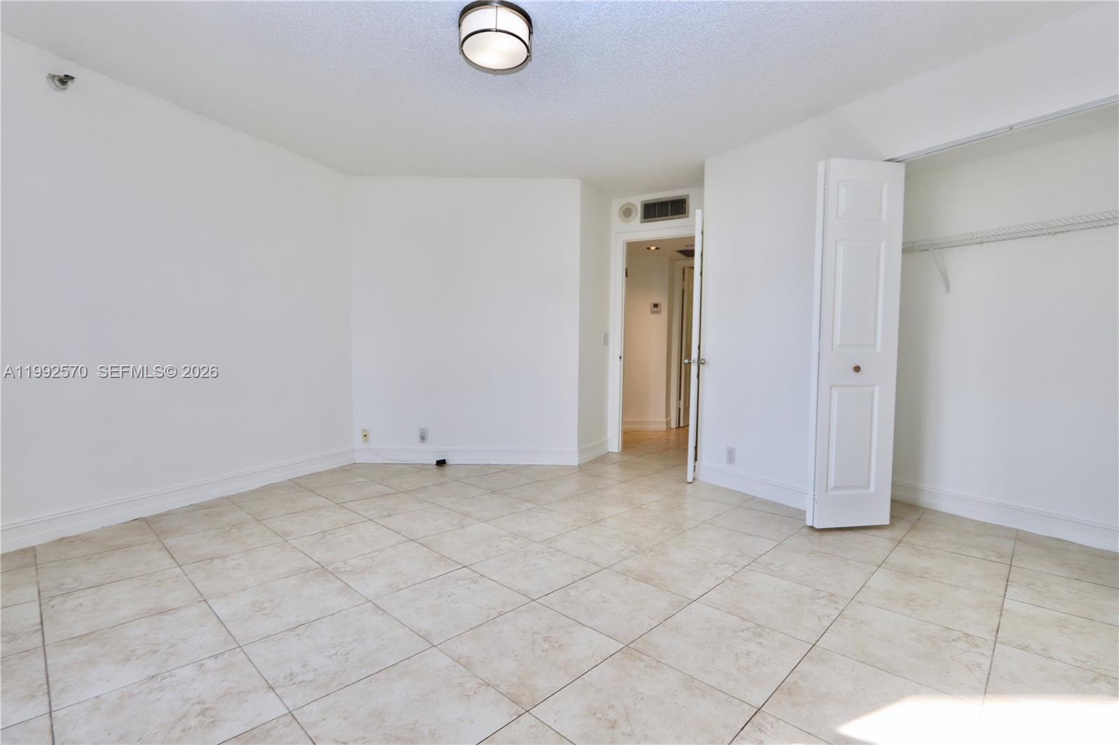 3500 Mystic Pointe Dr # 1207