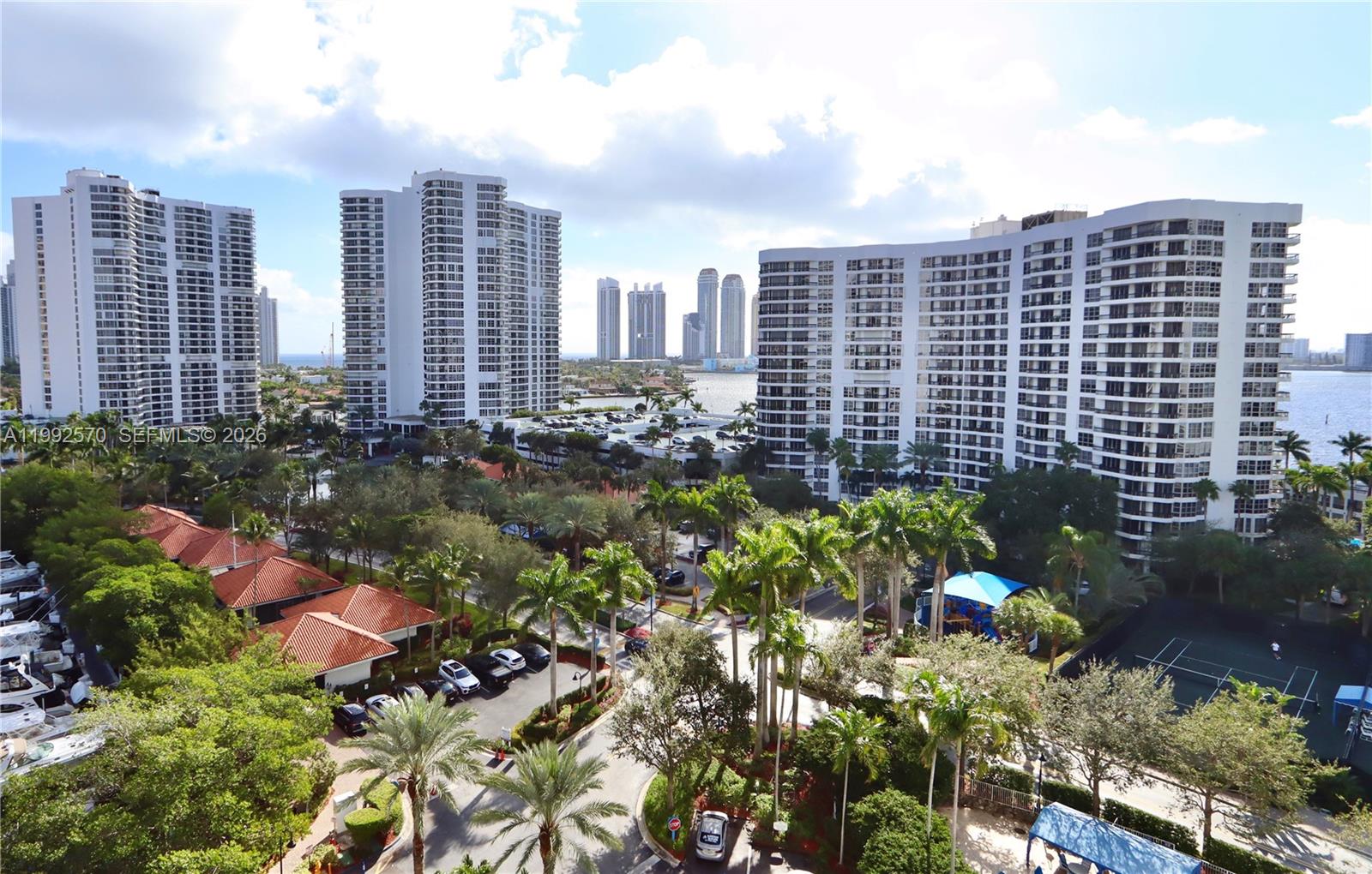 3500 Mystic Pointe Dr # 1207