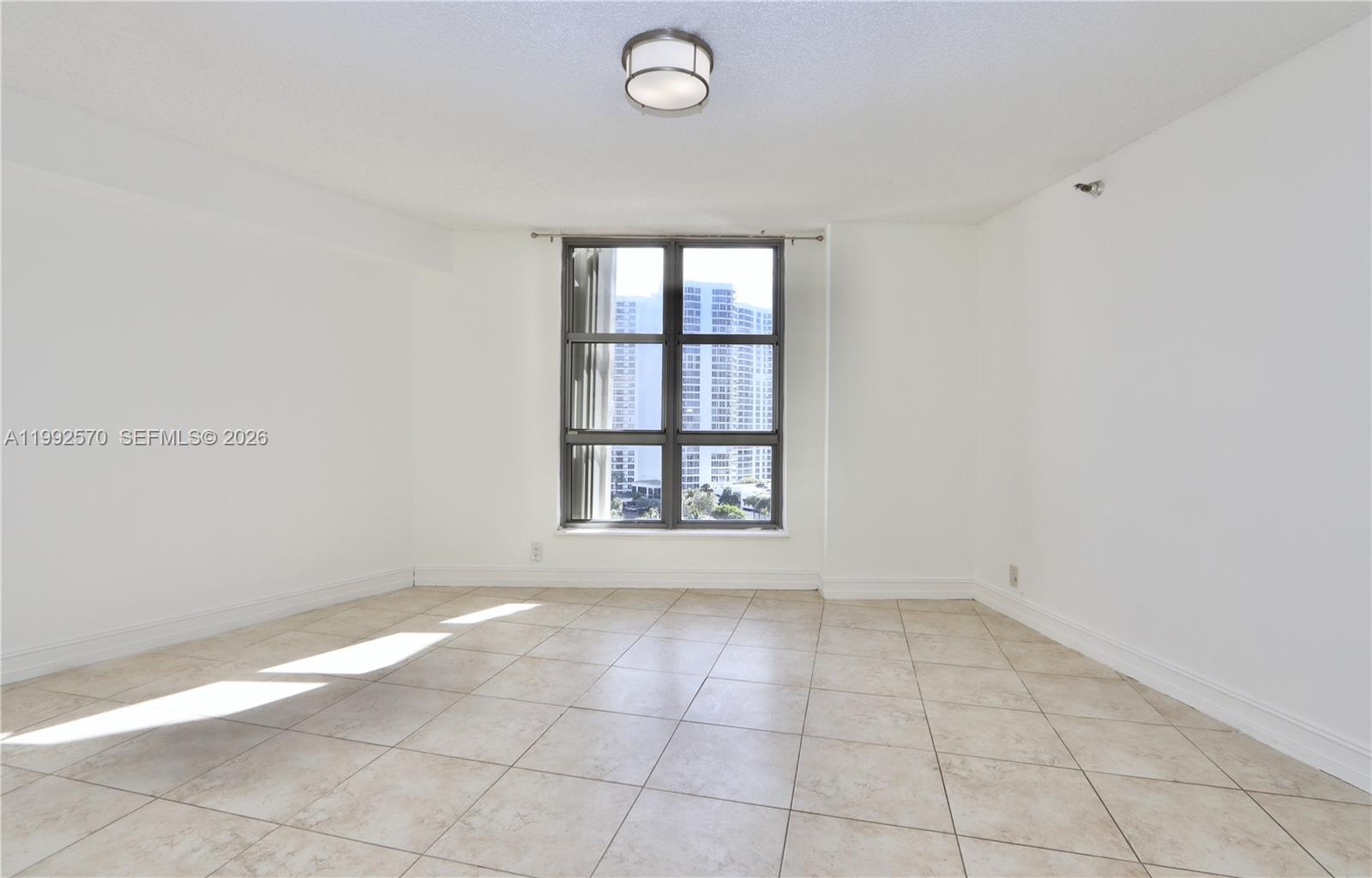 3500 Mystic Pointe Dr # 1207