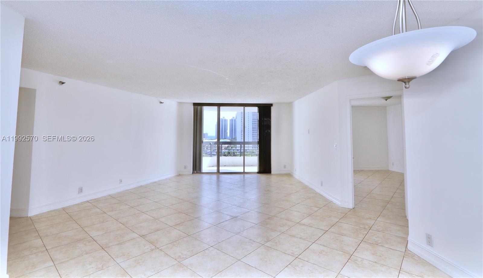 3500 Mystic Pointe Dr # 1207