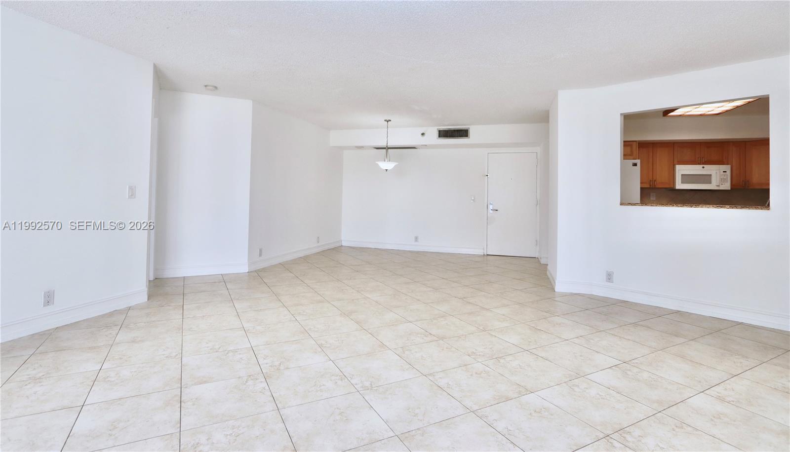 3500 Mystic Pointe Dr # 1207