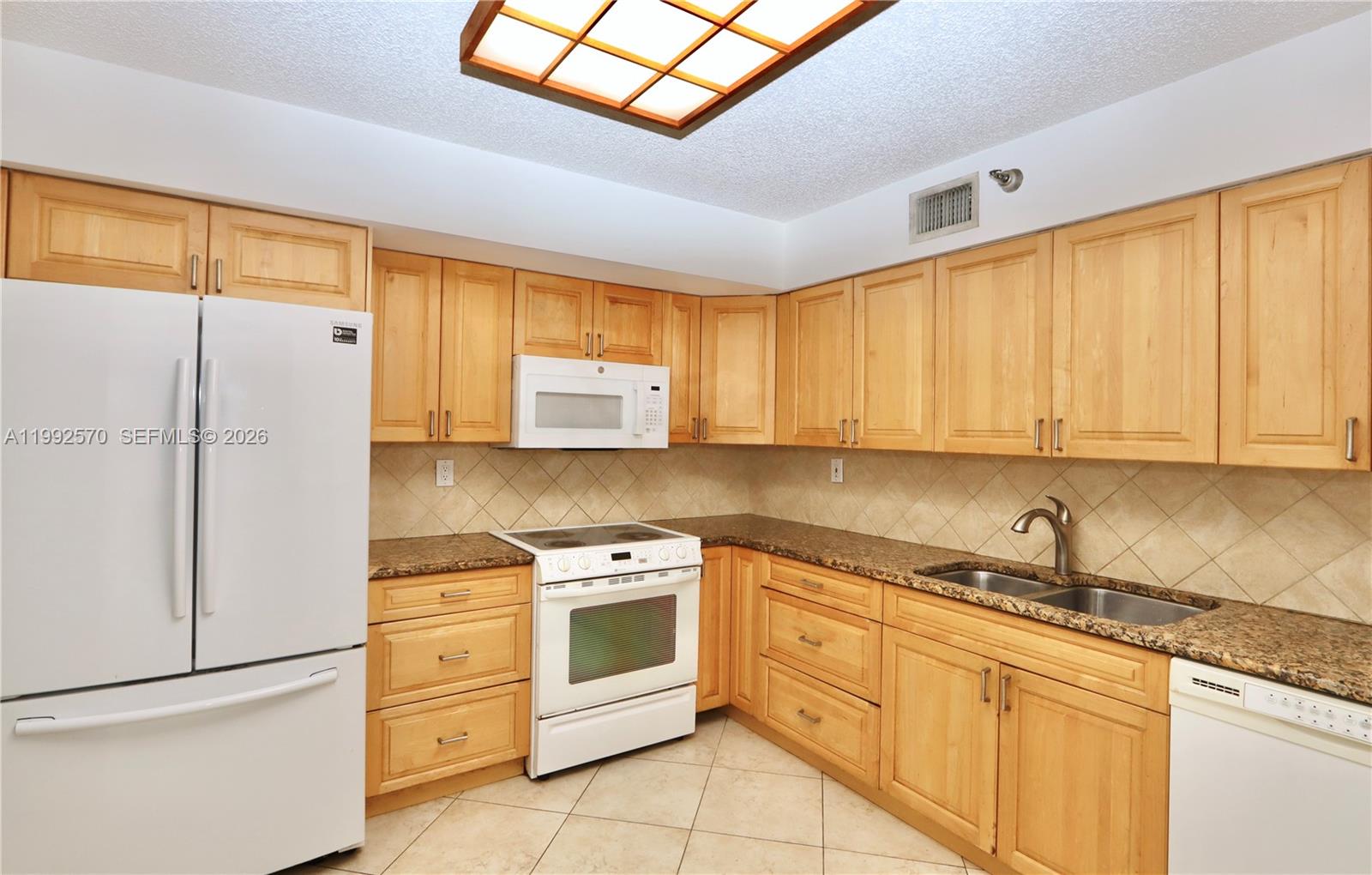 3500 Mystic Pointe Dr # 1207