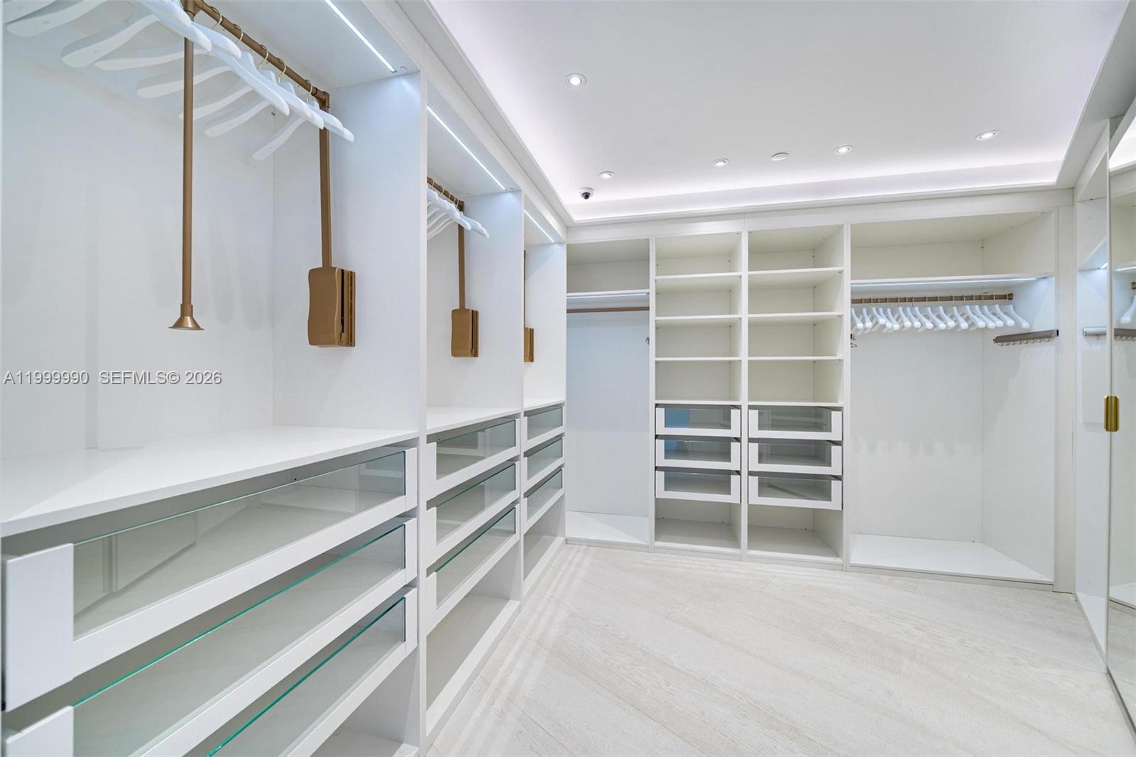 300 S Pointe Dr # 5 Unit: PH-5