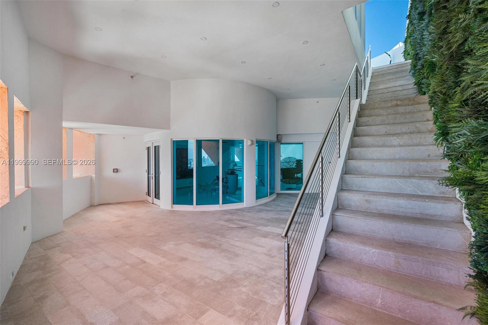 300 S Pointe Dr # 5 Unit: PH-5