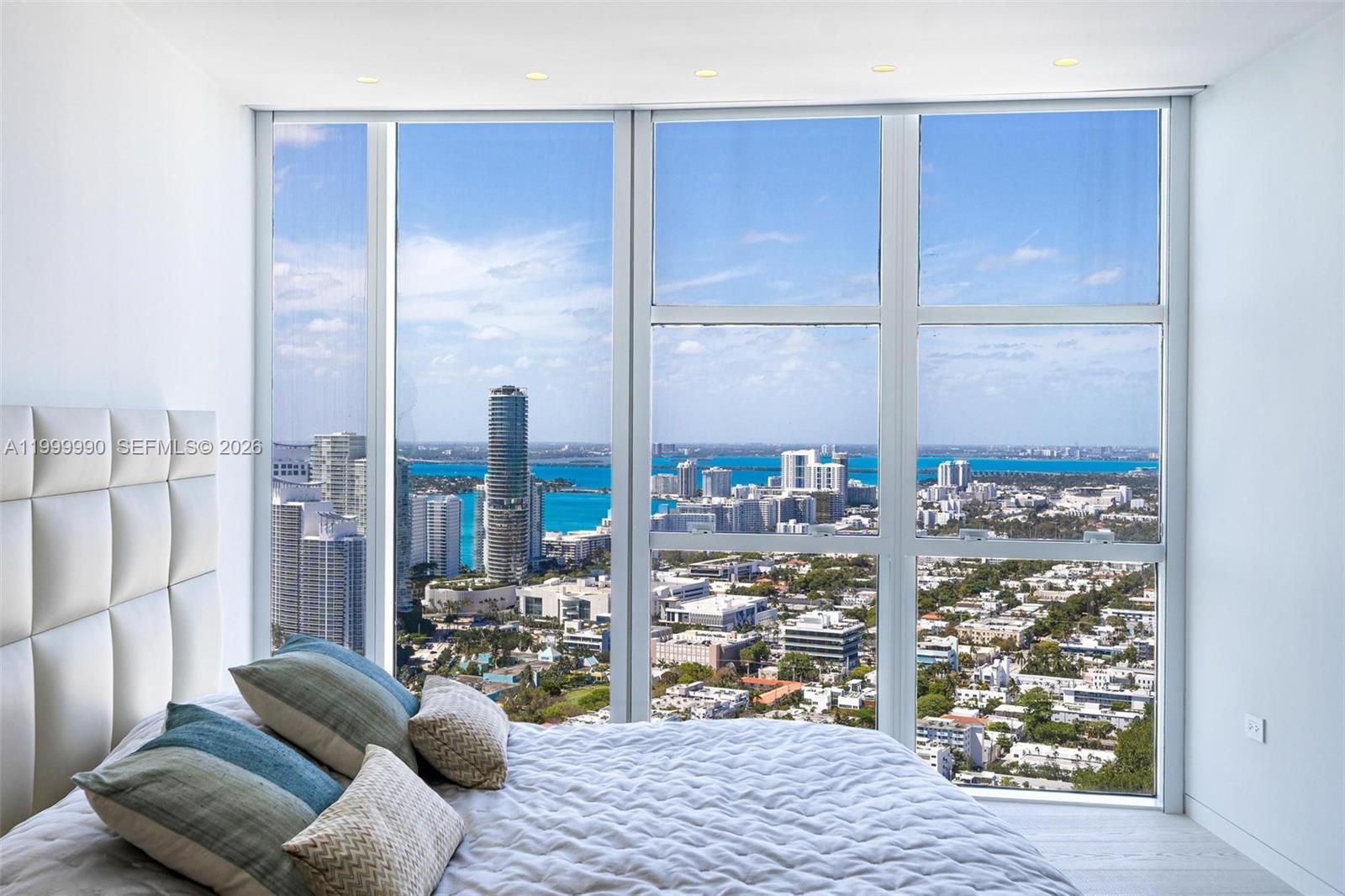 300 S Pointe Dr # 5 Unit: PH-5